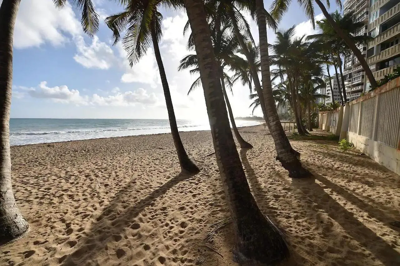 Kasa Las Palmas Ocean View Beachfront Condo Pool サンジョアン 0*,  プエルトリコ