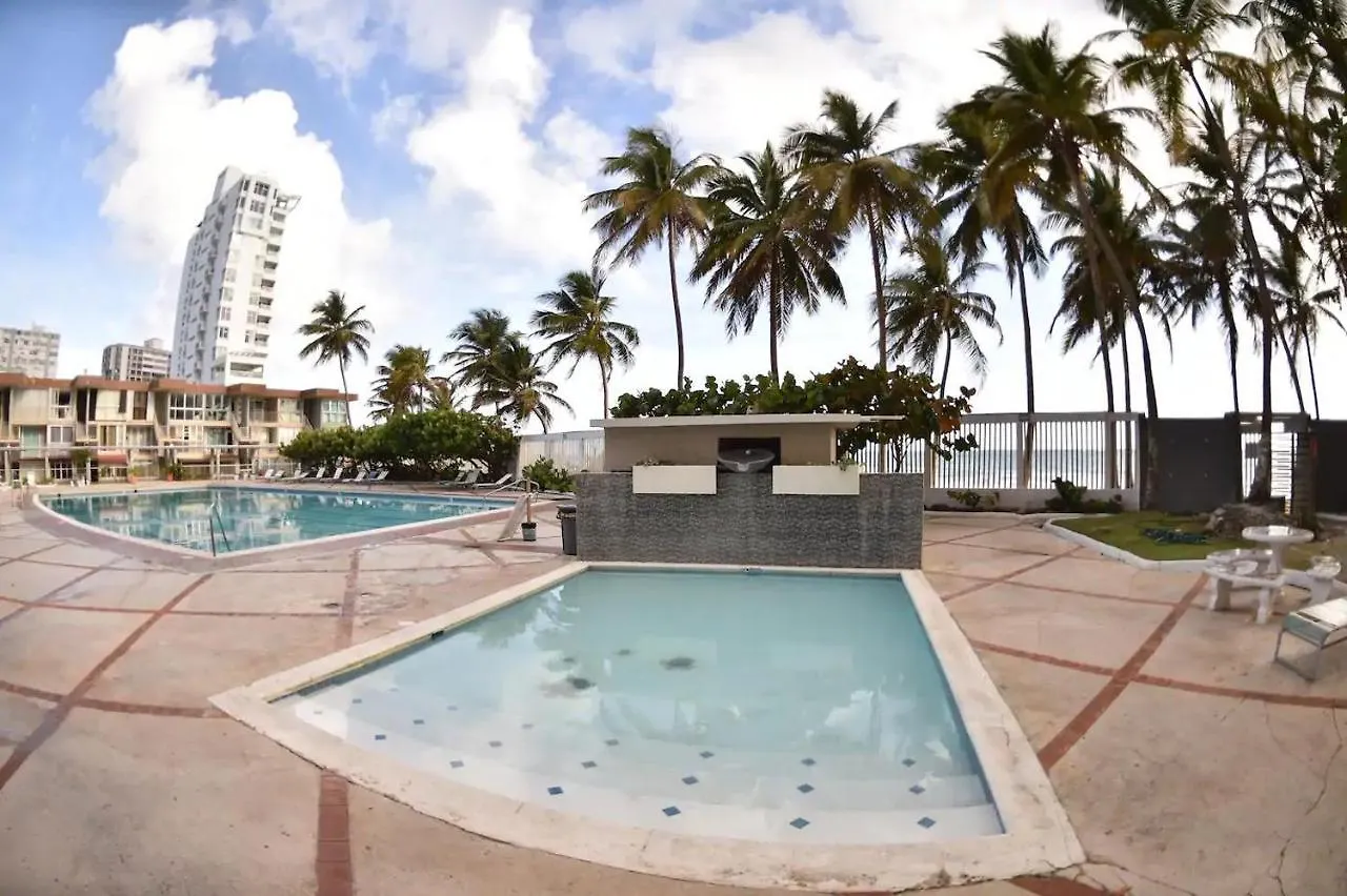 Kasa Las Palmas Ocean View Beachfront Condo Pool サンジョアン アパート